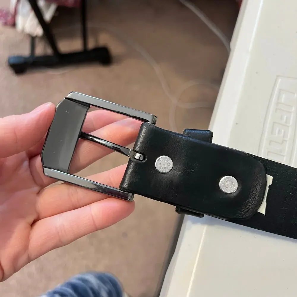 Black Levi's Genuine Leather Silver Buckle Belt Unisex Size Medium
